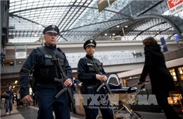 Đức bắt giữ 5 nghi can khủng bố Paris